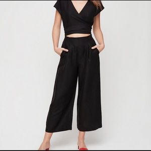 Aritzia linen jumpsuit size 4 (S)